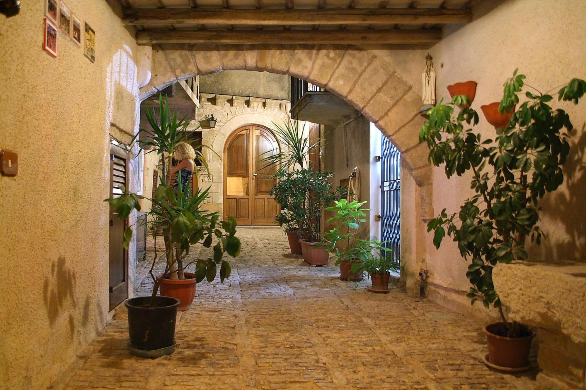 Hotel Antico Borgo Erice Esterno foto